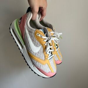 Nike Air Max SE ‘Sun Club’ Sneakers